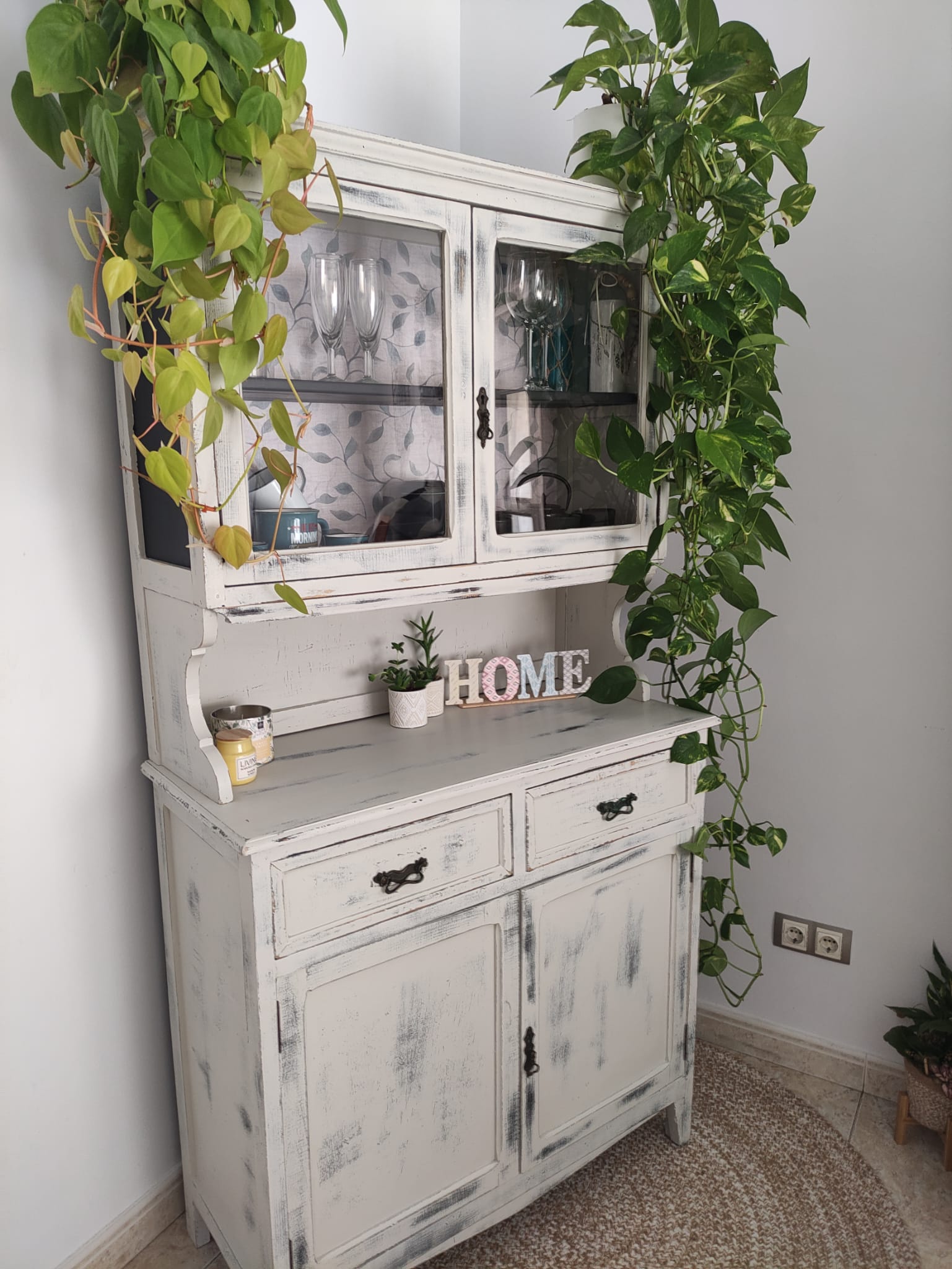 Mueble restaurado acabado en negro